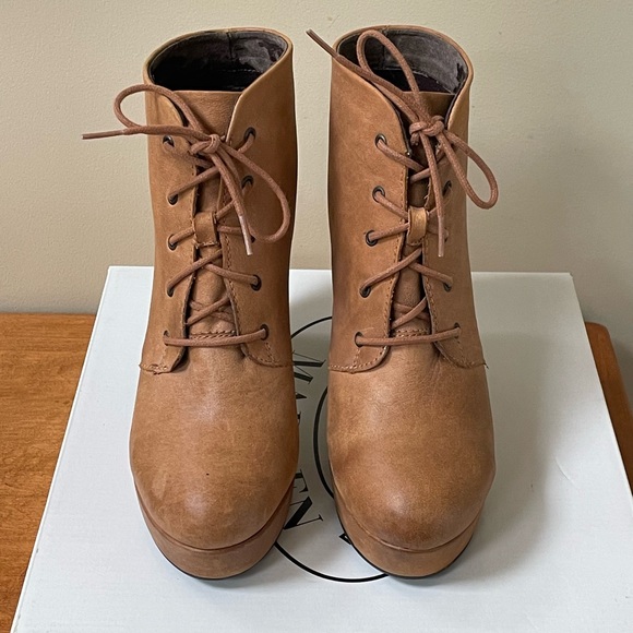 Steve Madden Raspy Platform Bootie in Cognac, with box - Picture 2 of 7